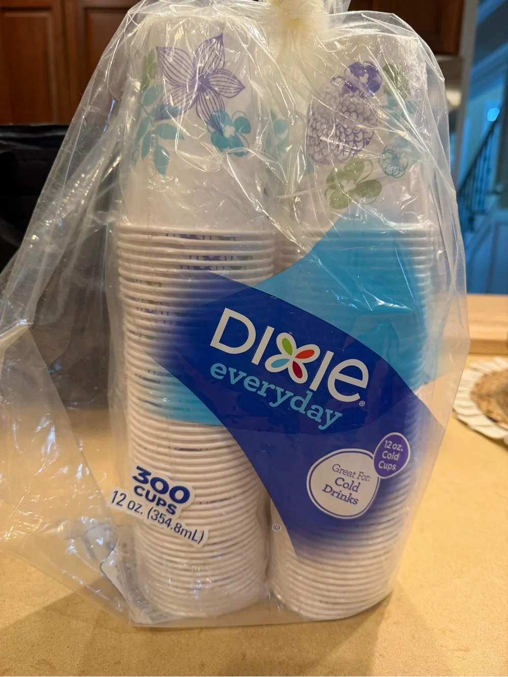 Party Supplies Hot/Cold Cups and Napkins Bundle of 4
